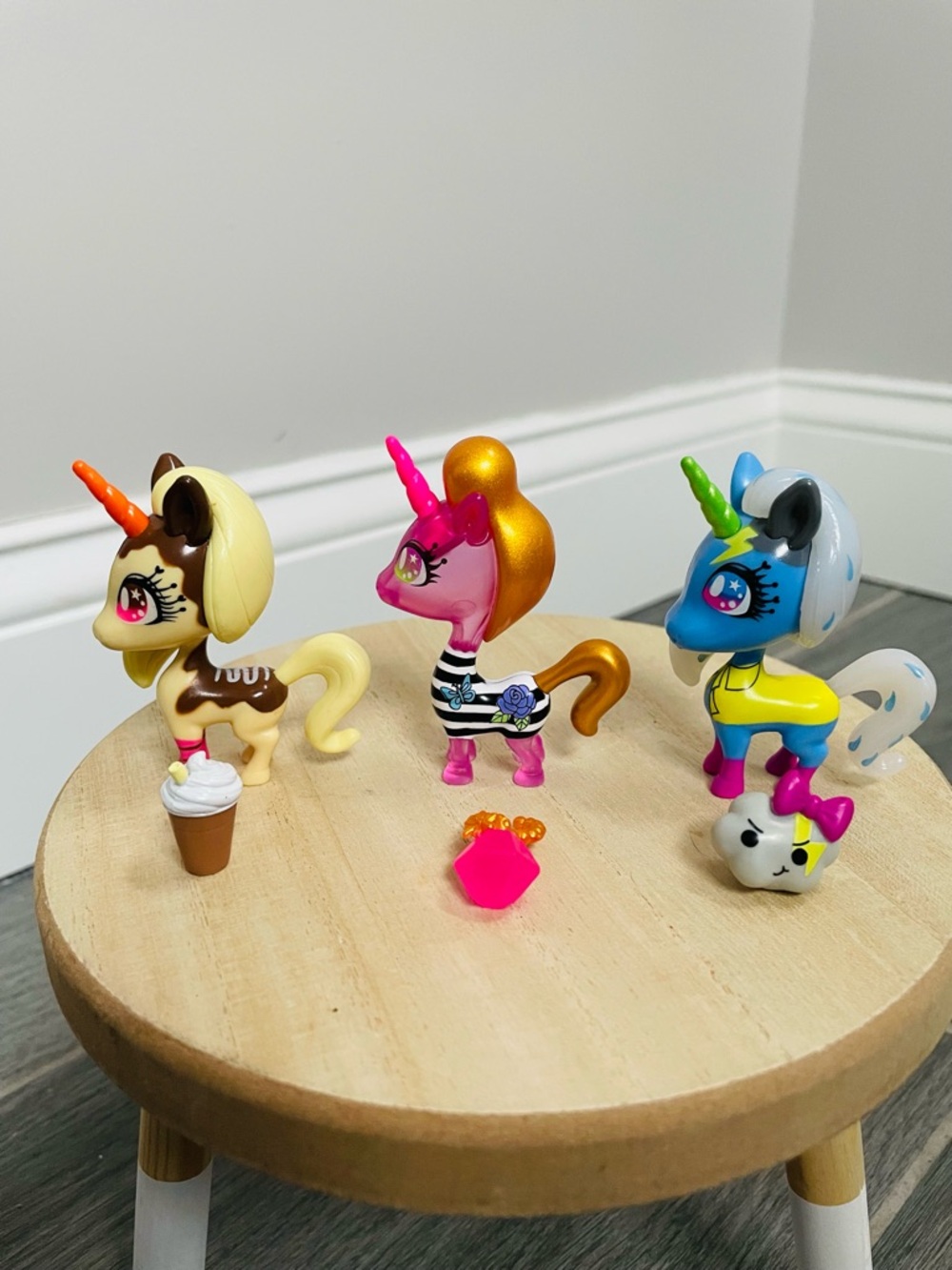 Uni-Verse collectible unicorn figurines w interchangeable accessories (set of 3)